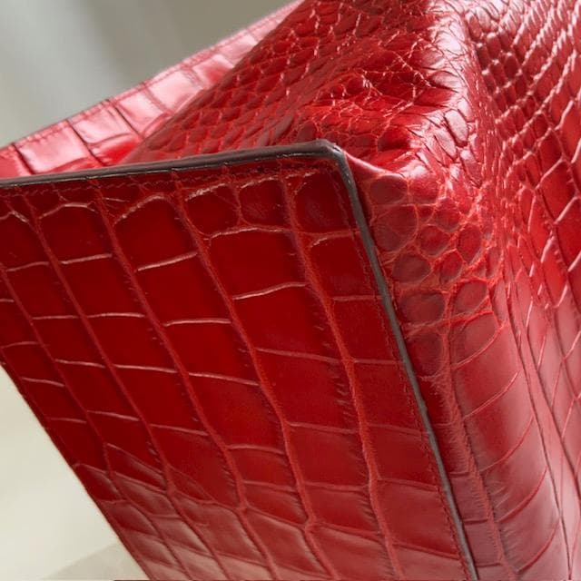 FURLA 赤 クロコダイル型押し レザー トートバッグ FURLA 赤 クロコダイル型押し レザー トートバッグ