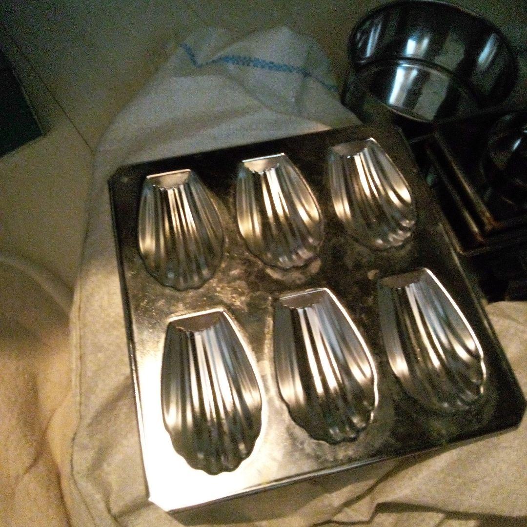 ステンレス製マドレーヌ型と焼き型セット