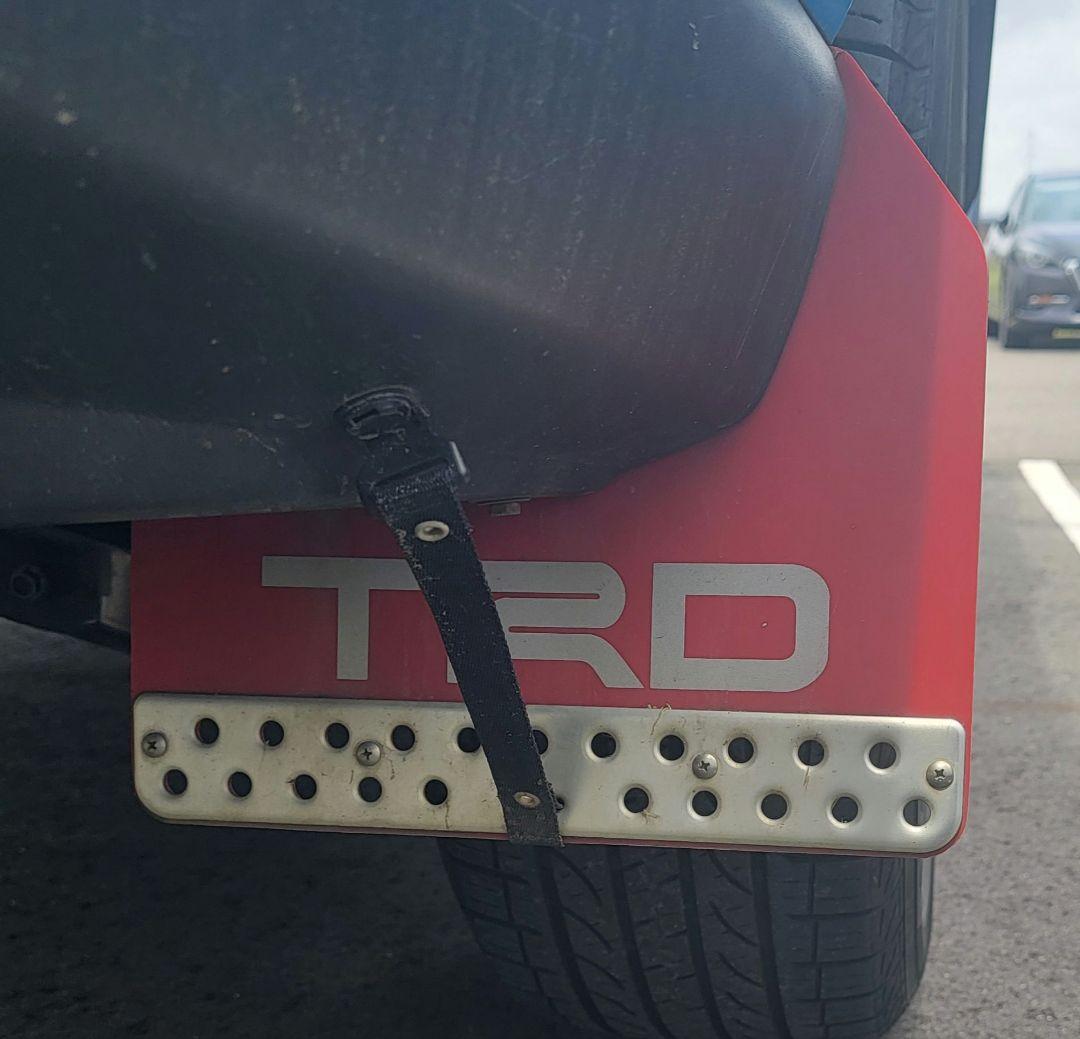 TRD マッドフラップ レッド RAV4