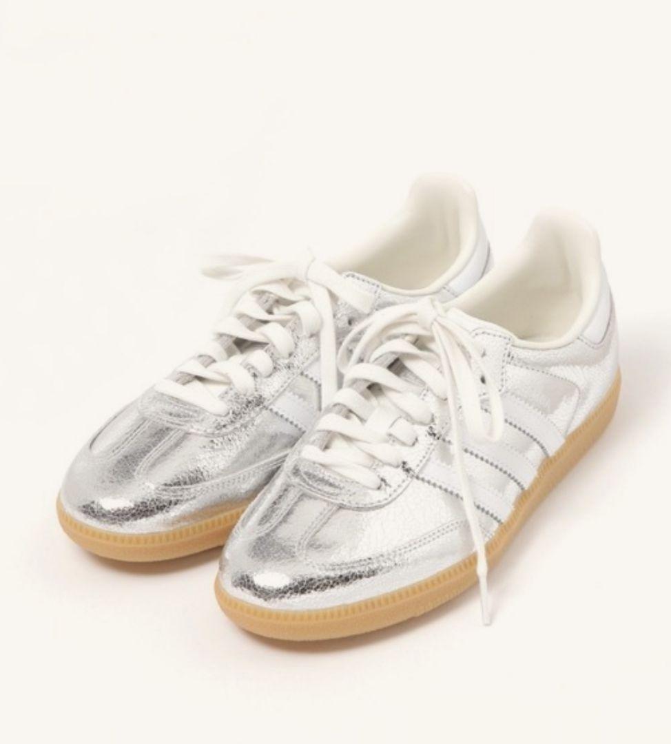 値下げ★美品★【adidas 】メタリックシルバースニーカーBAYFLOW