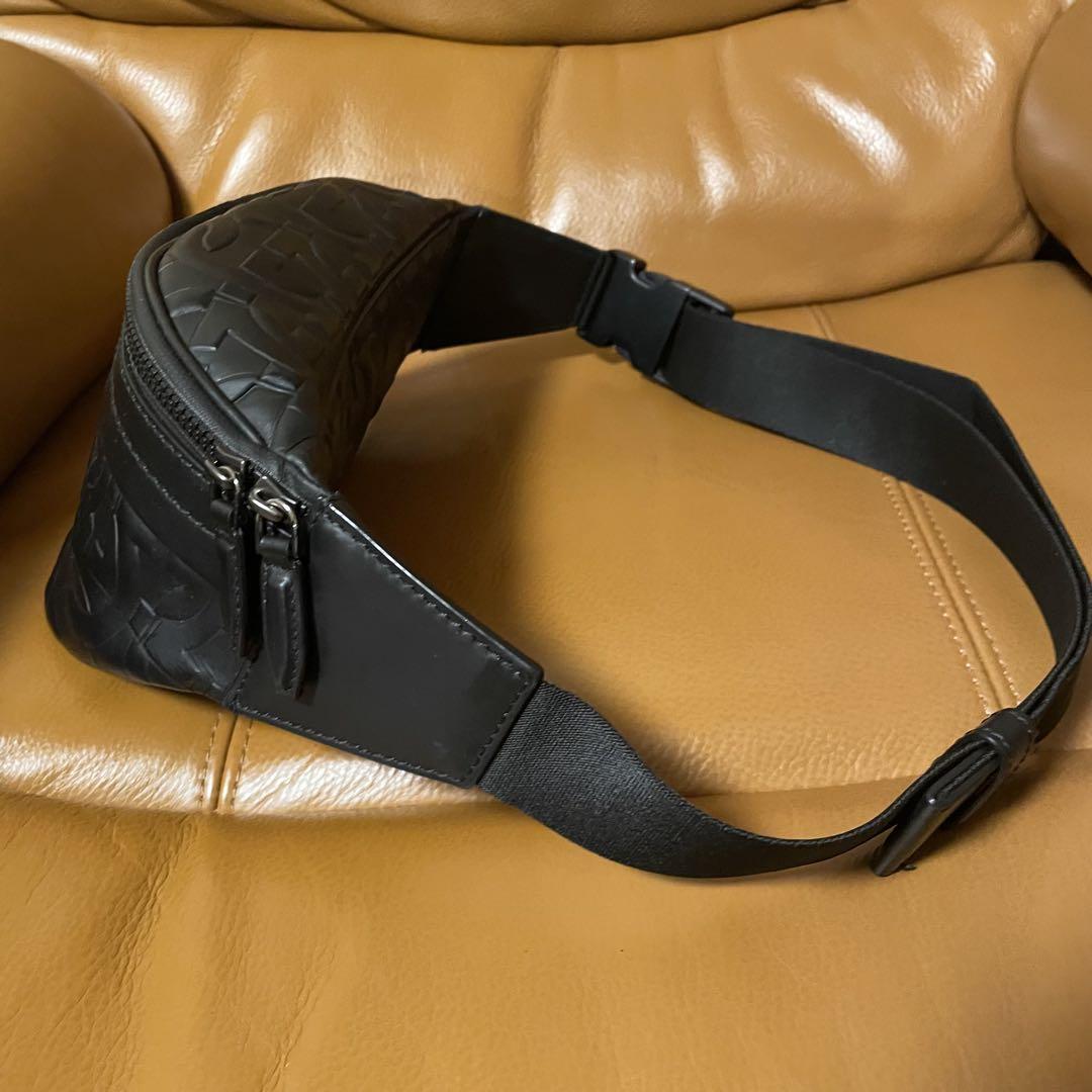 サルバトーレ フェラガモ Ferragamoブラック ボディバッグ メンズ