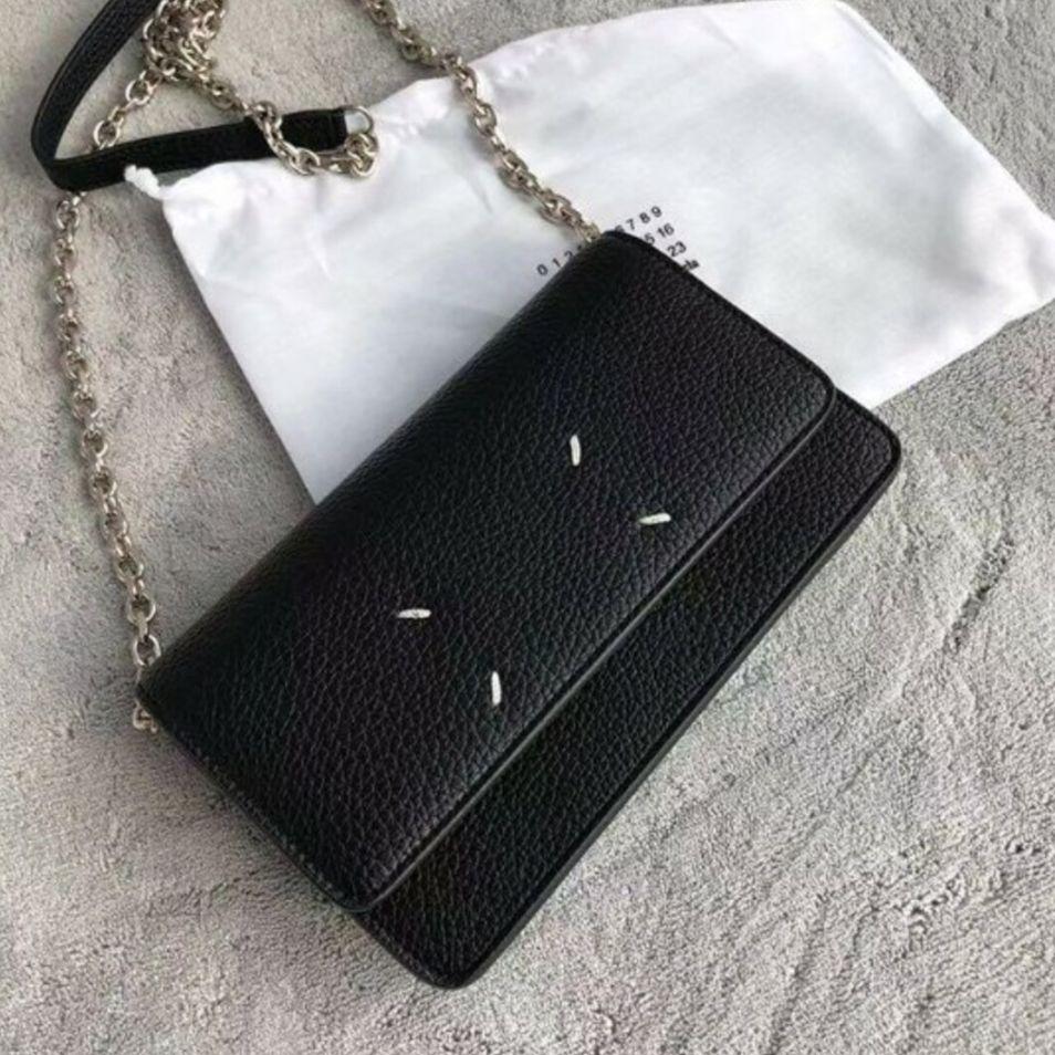 新品 コーチCOACH さくらんぼモチーフのキーホルダー オシャレ