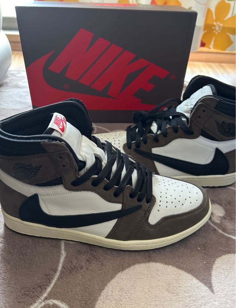 Travis Scott × Nike Air Jordan 1 High OG