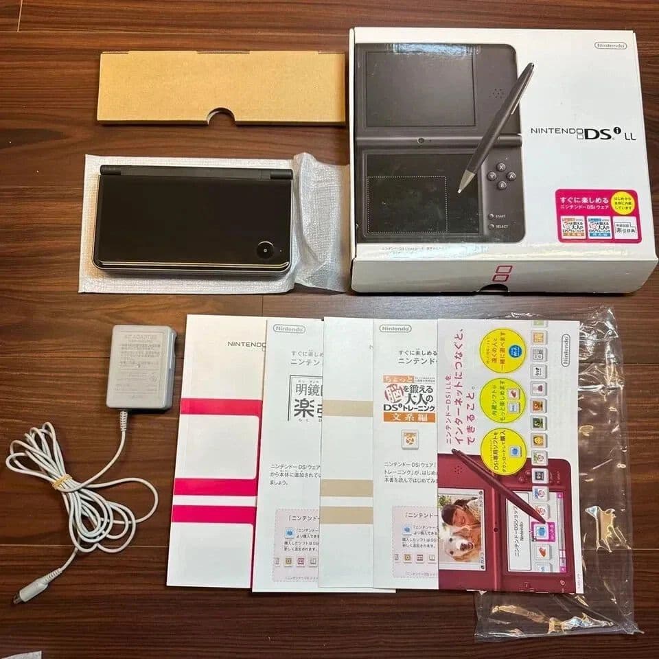 【箱付】ニンテンドーDSi LL 本体＋38タイトルソフト（ケース付）　可動品 箱付 ニンテンドーDSi LL ケース付 取扱説明書