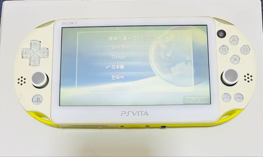 SONY PS Vita 本体 ライムグリーン ホワイト 8GBメモリーカード付