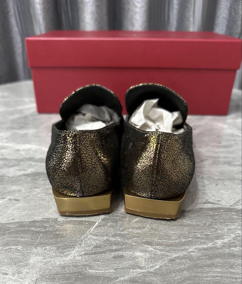 Salvatore Ferragamo ゴールドローファー