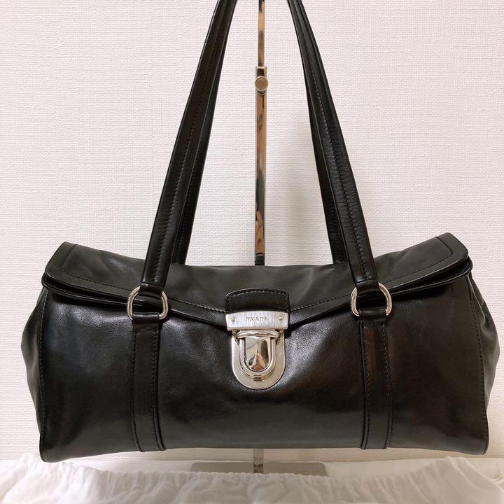極美品 PRADA レザー ショルダーバッグ フラップ 三角ロゴ 保存袋