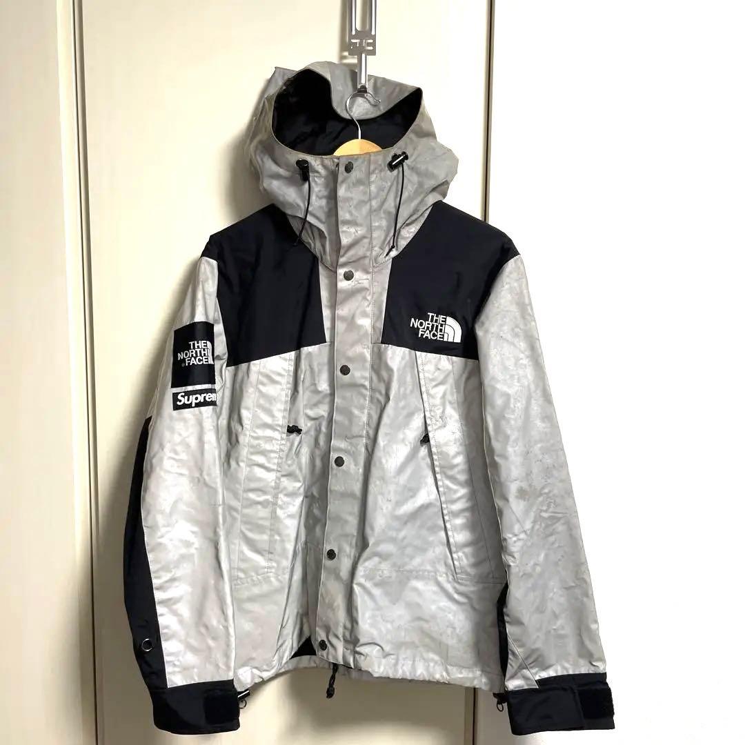 人気 ノースフェイスとシュプリーム のコラボマウンテンパーカー