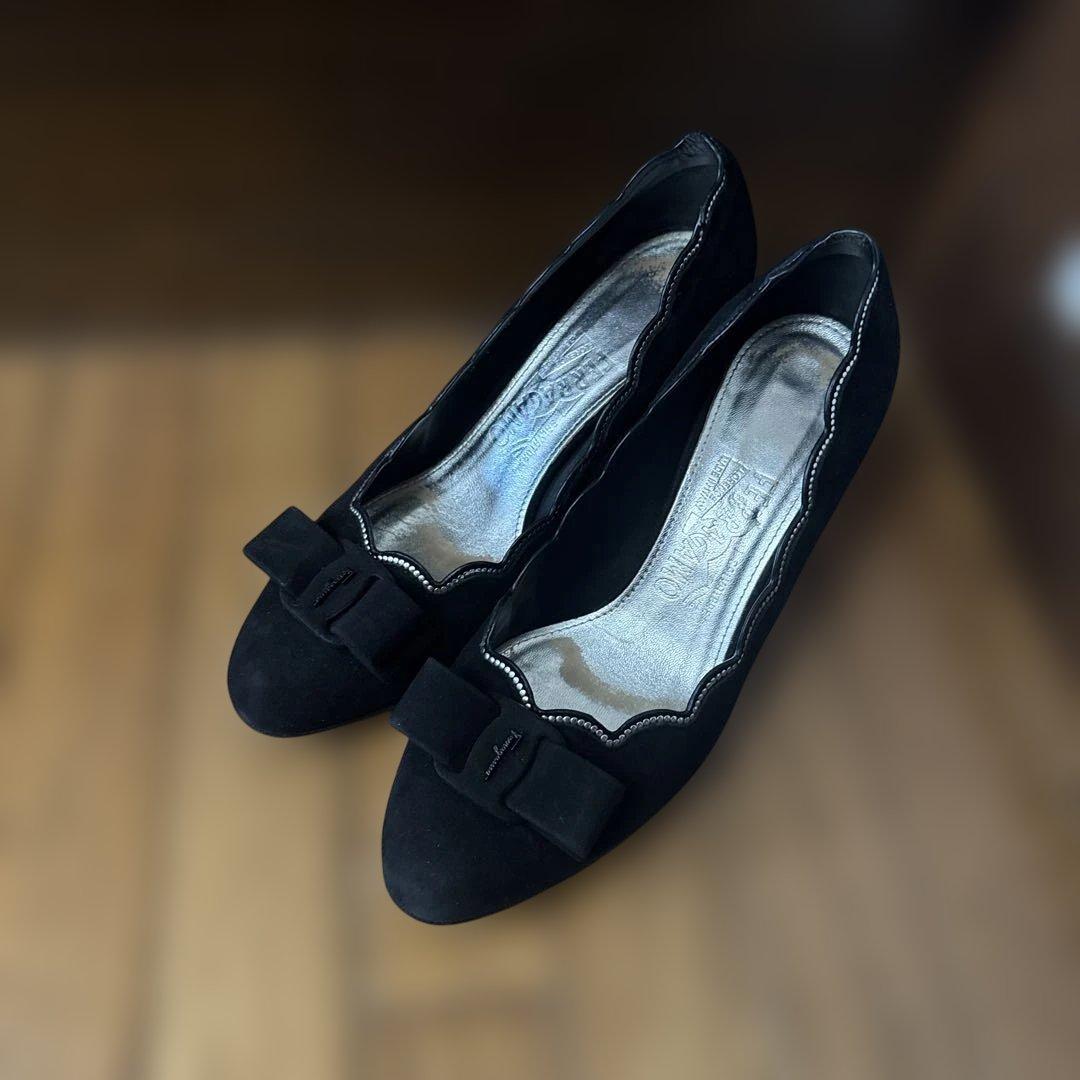 フェラガモ パンプス ラインストーン vara