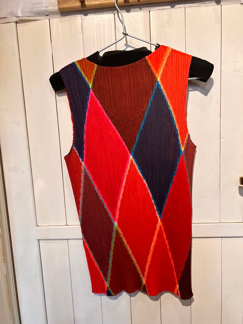 イッセイミヤケ プリーツ ダイヤモンドパターン ノースリーブ イッセイミヤケ プリーツ ダイヤモンドパターン ノースリーブ