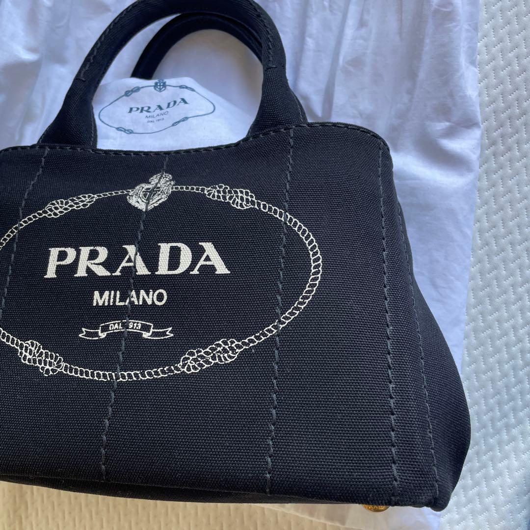 ゆかちゃん　PRADA ブラックキャンバスショルダーバッグ