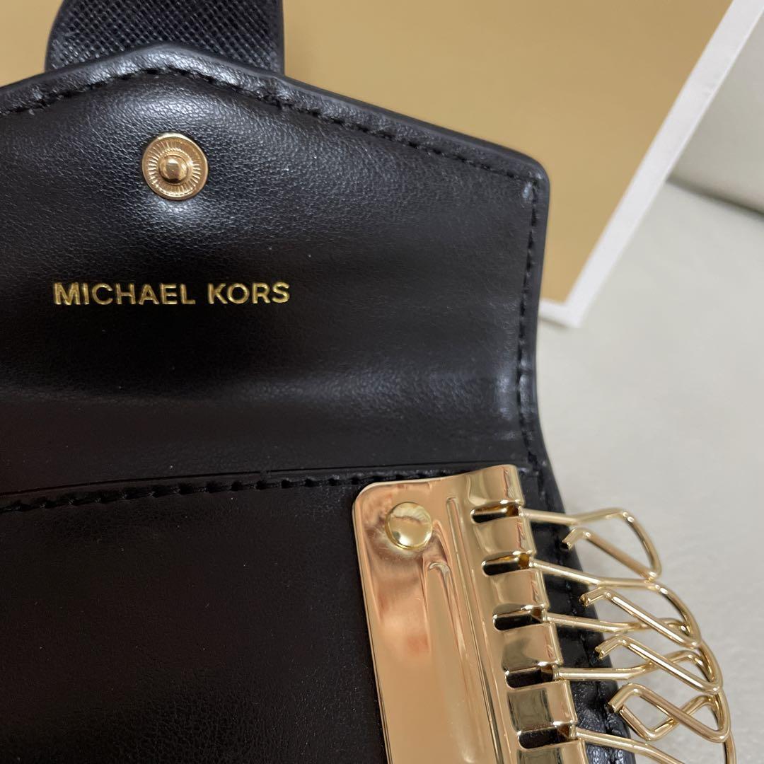 ❤️新品❤️MICHAEL KORS 黒 キーケース　紙袋、巾着袋付き　小銭入れ付き