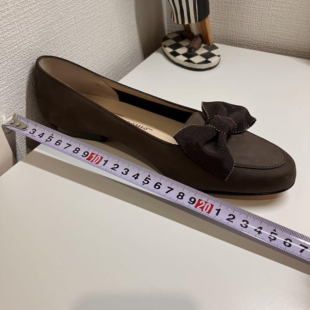 新品未使用　フェラガモ　パンプス　リボン　ブラウン　ヌバック