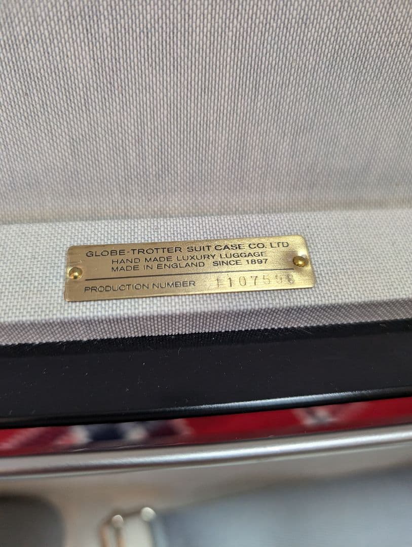 グローブトロッター オリジナルトランク 黒 大容量 鍵2本付き グローブトロッター オリジナルトランク 黒 大容量 鍵2本付き