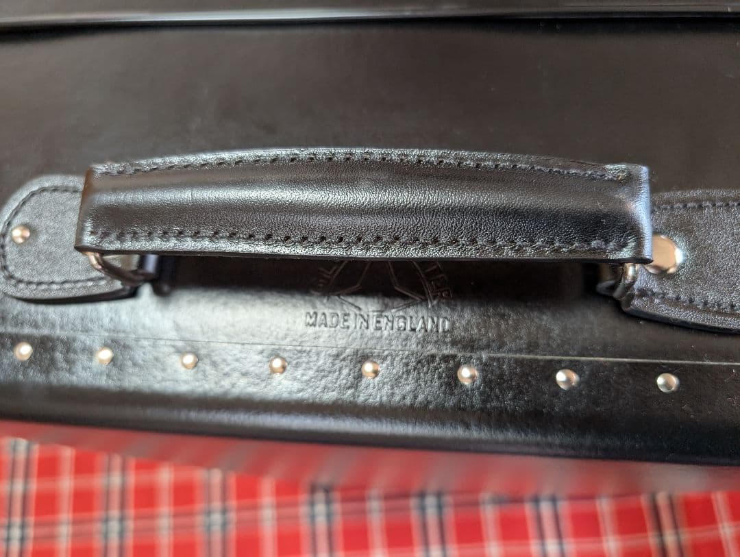 グローブトロッター オリジナルトランク 黒 大容量 鍵2本付き グローブトロッター オリジナルトランク 黒 大容量 鍵2本付き