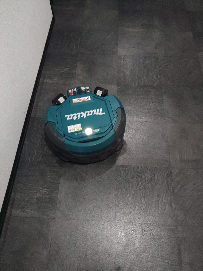 makita ロボットクリーナーDC200D 本体のみ