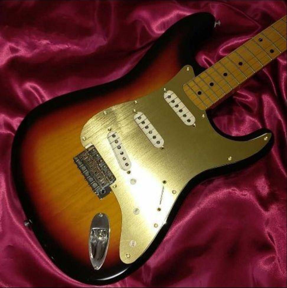 SSS ストラトアノダイズドアルミピンクピックガード Fender SSS Stratocaster Strat USA ブラシ仕上げANODIZED ALUMI