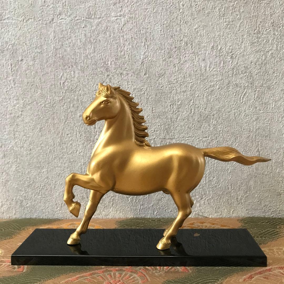 ゴールド馬の置物 約10cm ゴールドの馬の置物 - メルカリ
