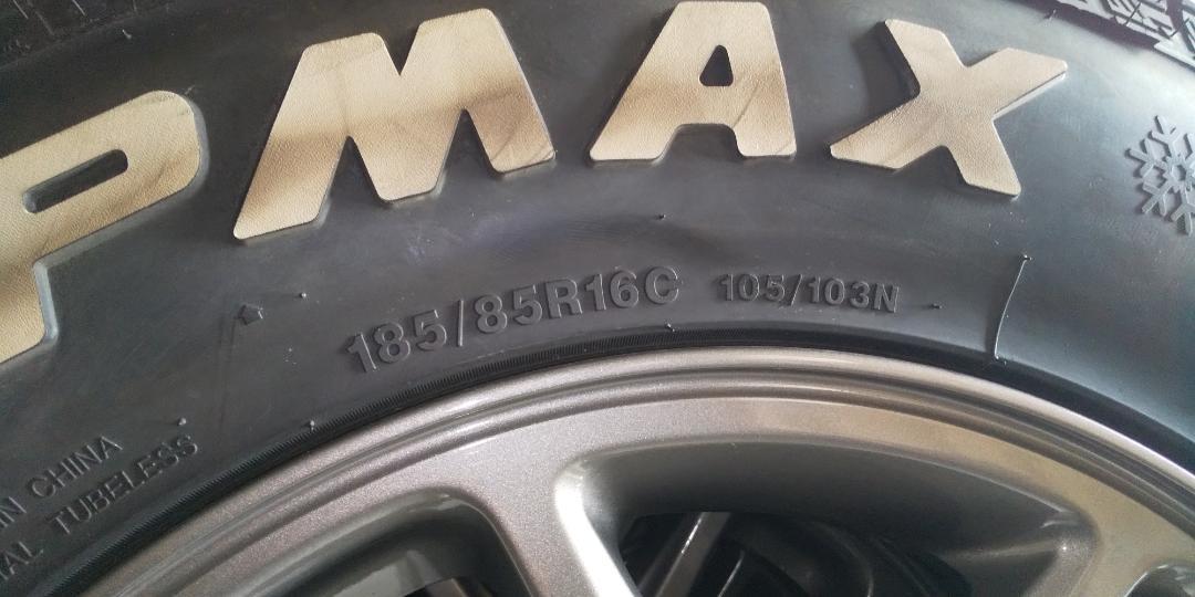 ジムニーJB64W スタッドレスタイヤセット（純正ホイール　GRIPMAX）