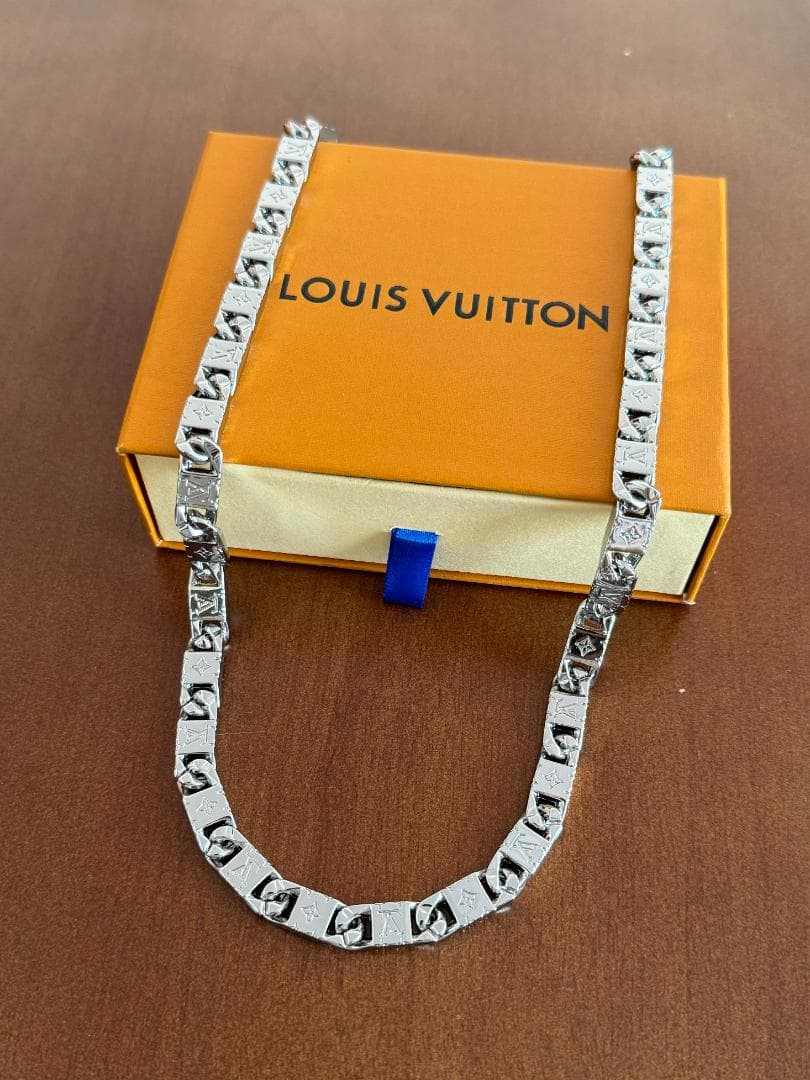 Louis Vuitton シルバー ネックレスz