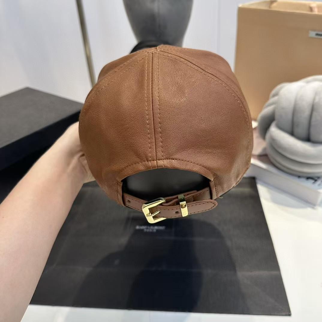 美品 MIUMIU ベースボールキャップ