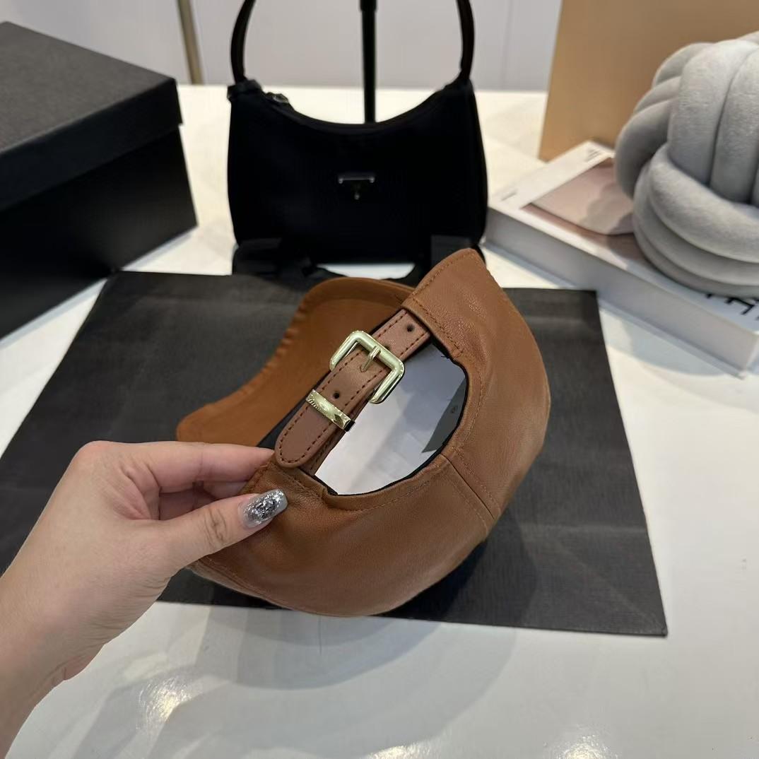 美品 MIUMIU ベースボールキャップ