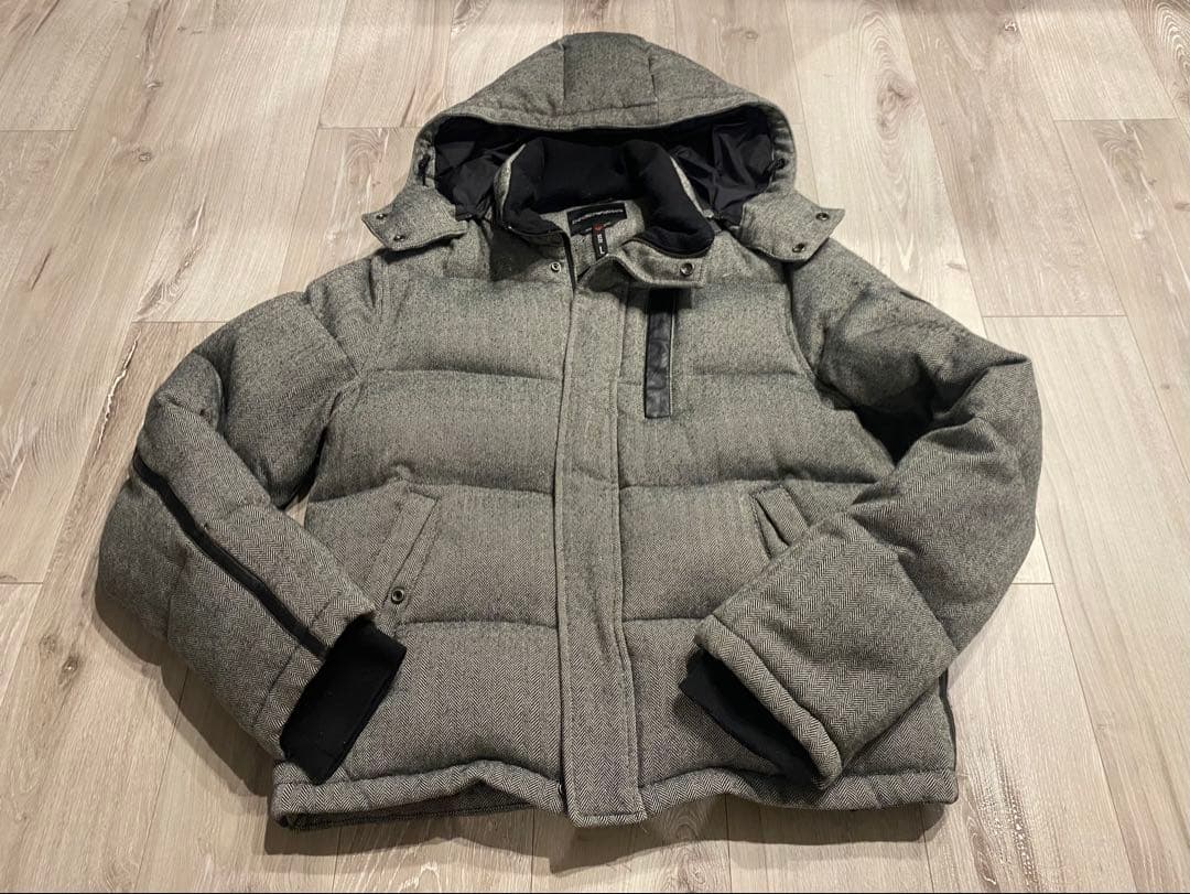 エンポリオ　アルマーニ フード付き ダウンジャケット