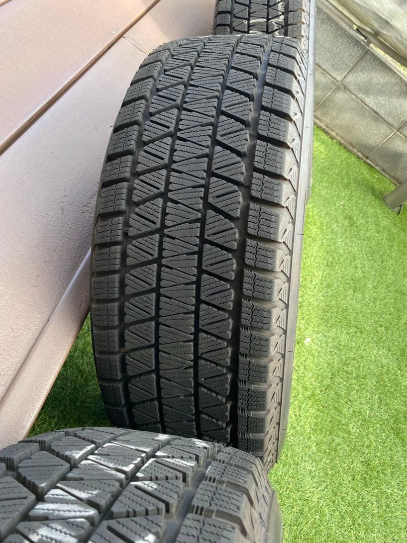 MIDシュナイダー17インチとブリザックDM -V3 美品 MIDシュナイダー17インチとブリザックDM -V3 美品