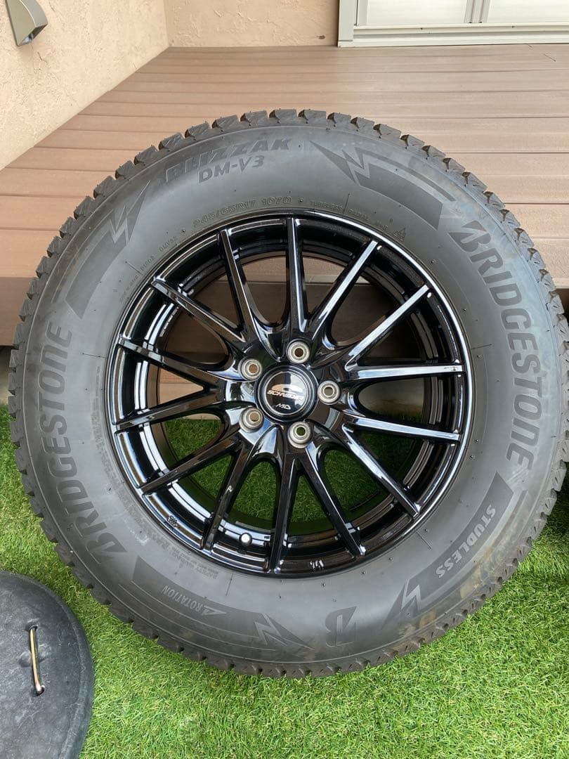 MIDシュナイダー17インチとブリザックDM -V3 美品 MIDシュナイダー17インチとブリザックDM -V3 美品