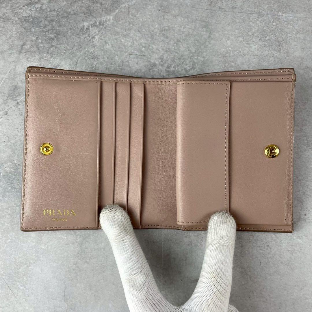 極美品】PRADA 折り財布 ヴィッテロムーブ 三角ロゴ ベージュ