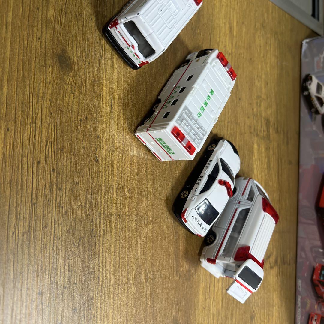 救急車 ミニカー 4台セット 緊急しや車両 - メルカリ