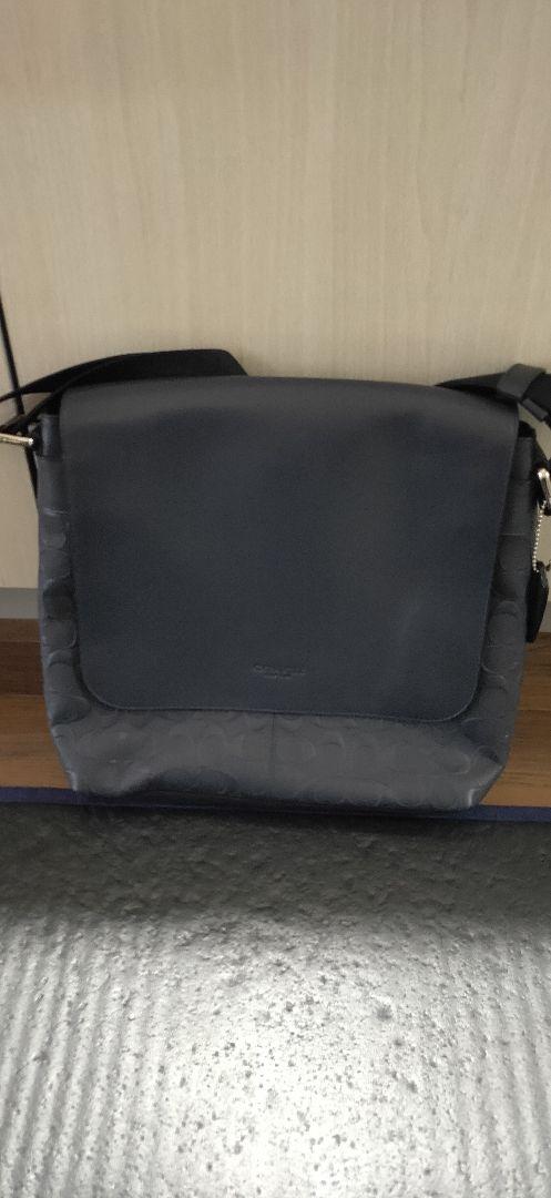 COACH・メンズショルダーバッグF28577 NIBHP ミッドナイトネイビー