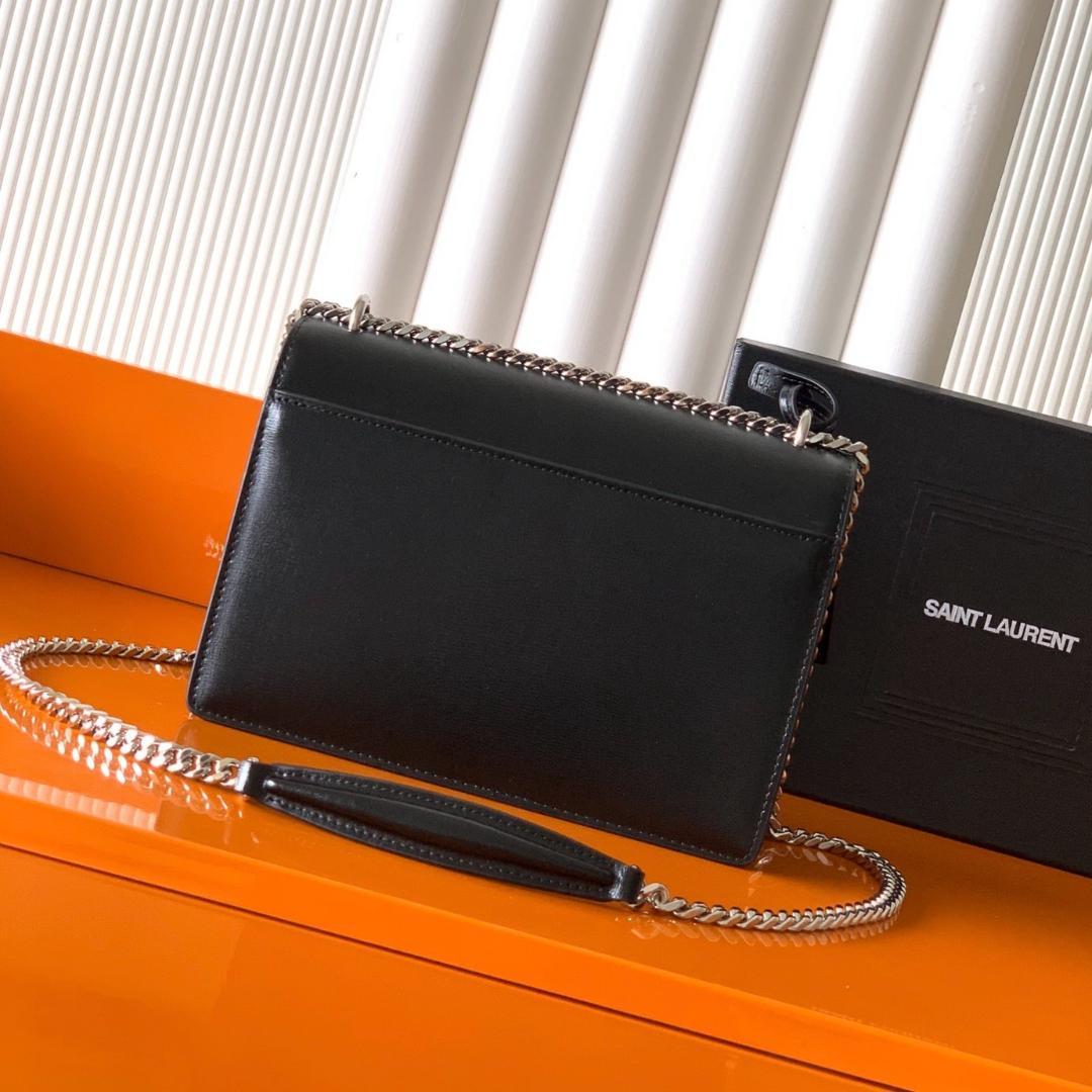 レディース✨ ブラックショルダーバッグ