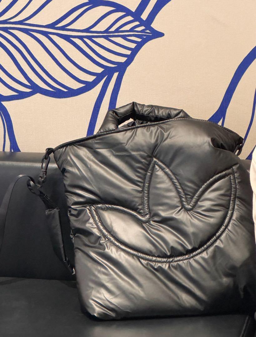 【adidas】CUSHION TOTE BAG★クッショントートバッグ 新品adidas クッション トートバッグ ブラック JW1715 - メルカリ
