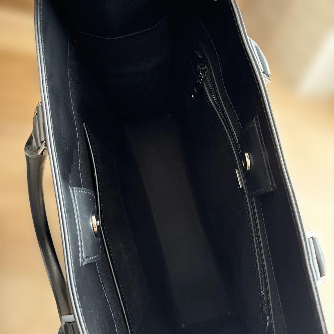 極美品　ドルチェ&ガッバーナ 2WAYバッグ 黒 型押しロゴ 本革 イタリア製 極美品 ドルチェ&ガッバーナ 2WAYバッグ 黒 型押しロゴ 本革