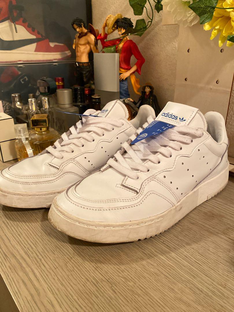 adidas ホワイト スニーカー