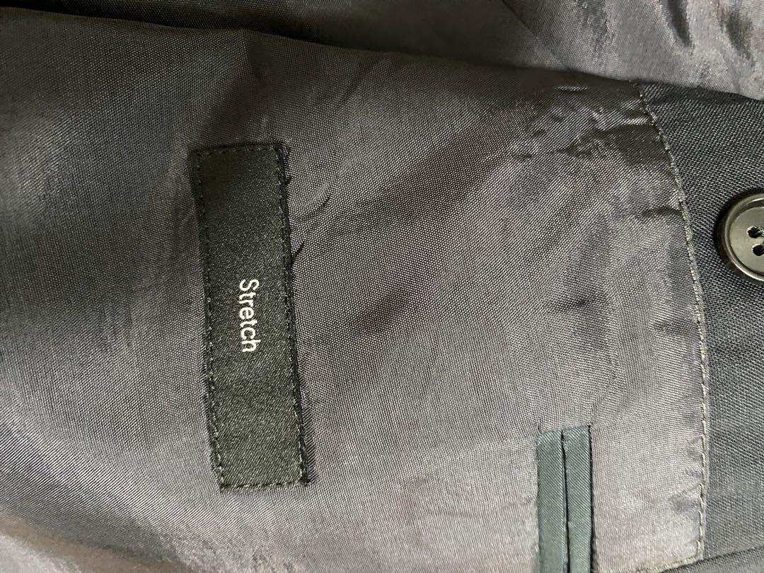 おさる　HUGO BOSS スーツ
