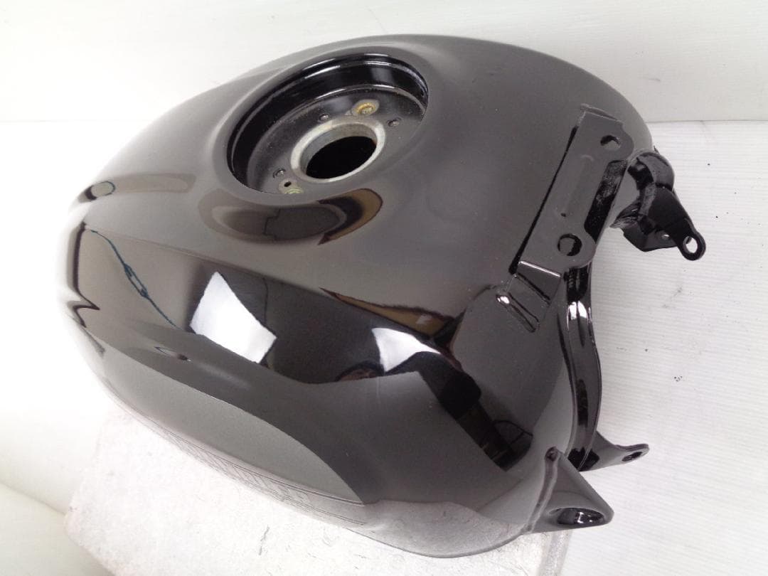 スクランブラー SIXTY2 純正 タンク ブラック 美品 ☆DUCATI スクランブラー SIXTY2 純正 タンク ブラック 美品 ☆DUCATI