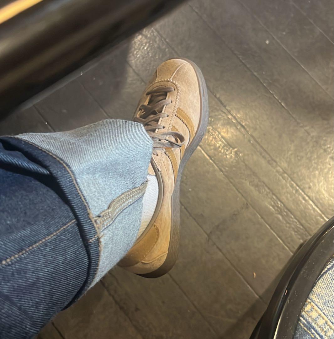靴 adidas tabaco