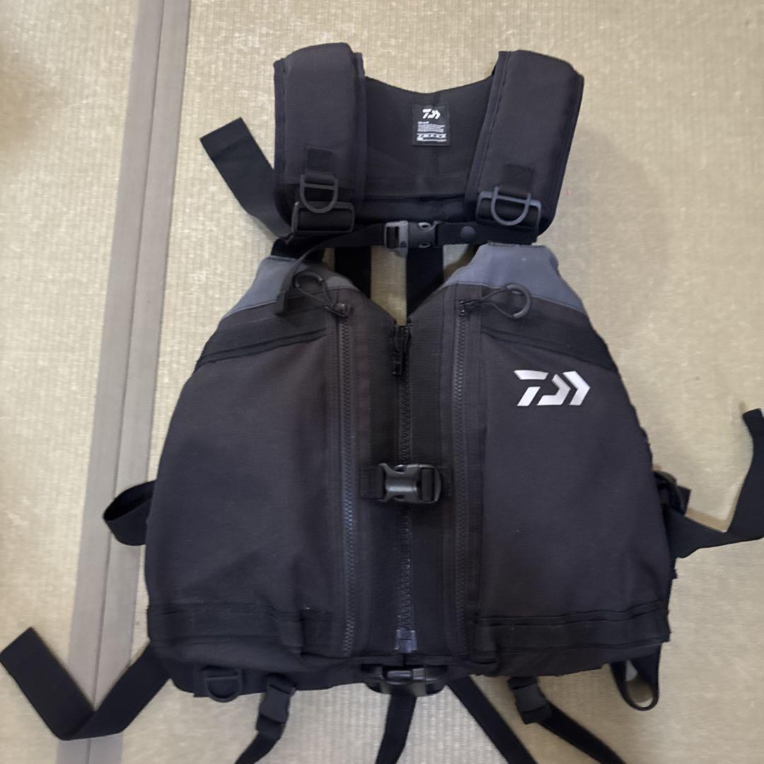 Daiwa ライフジャケット　ロックショア　フィッシングベスト DF-4023 Amazon | ダイワ(DAIWA) フローティングベスト DF－4023