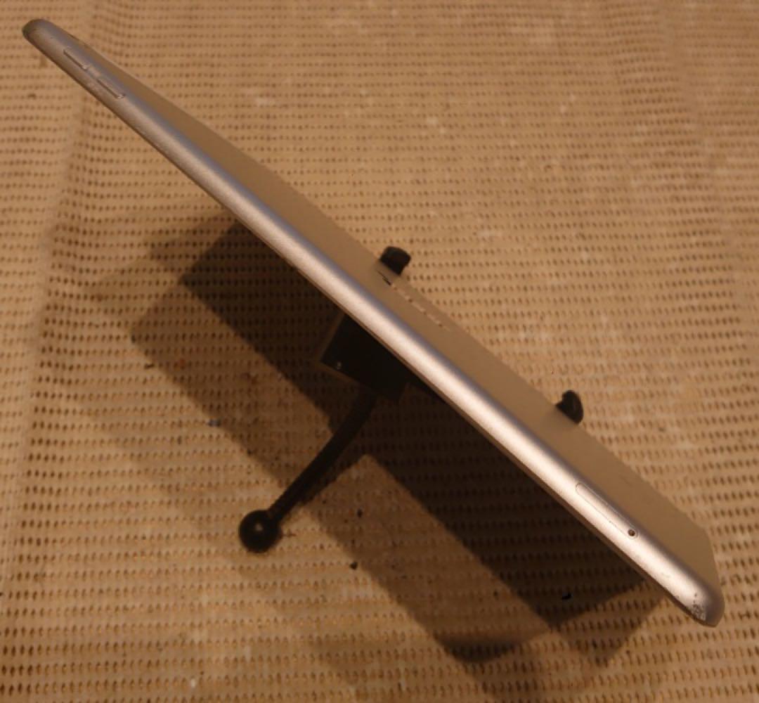 UJF8D 完動品SIMフリーiPad第6世代(A1954)本体32GB送料込