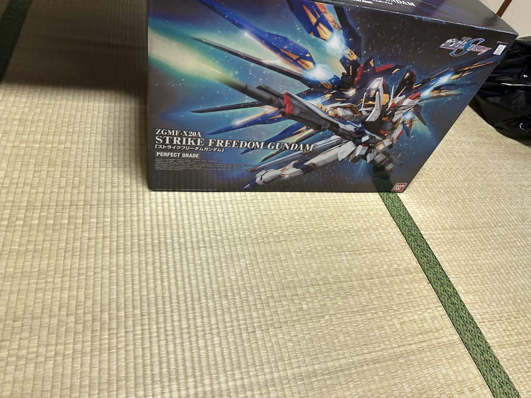 PG ストライクフリーダムガンダムと1/60フリーダムガンダム(ジャンク品)