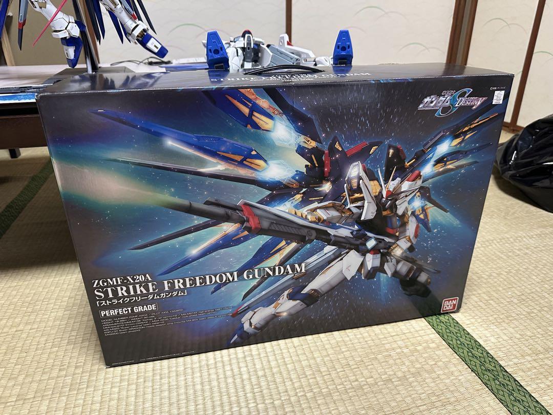 PG ストライクフリーダムガンダムと1/60フリーダムガンダム(ジャンク品)
