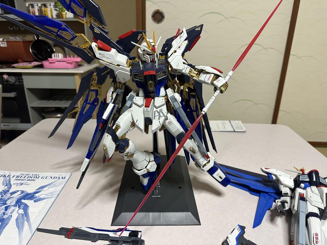 PG ストライクフリーダムガンダムと1/60フリーダムガンダム(ジャンク品)