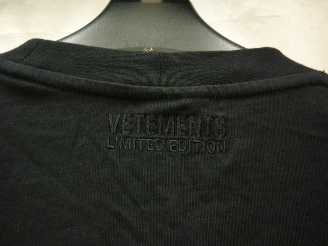 【VETEMENTS】ダブルアナーキー オーバーサイズTシャツ VETEMENTS Double Anarchy Logo Shirt