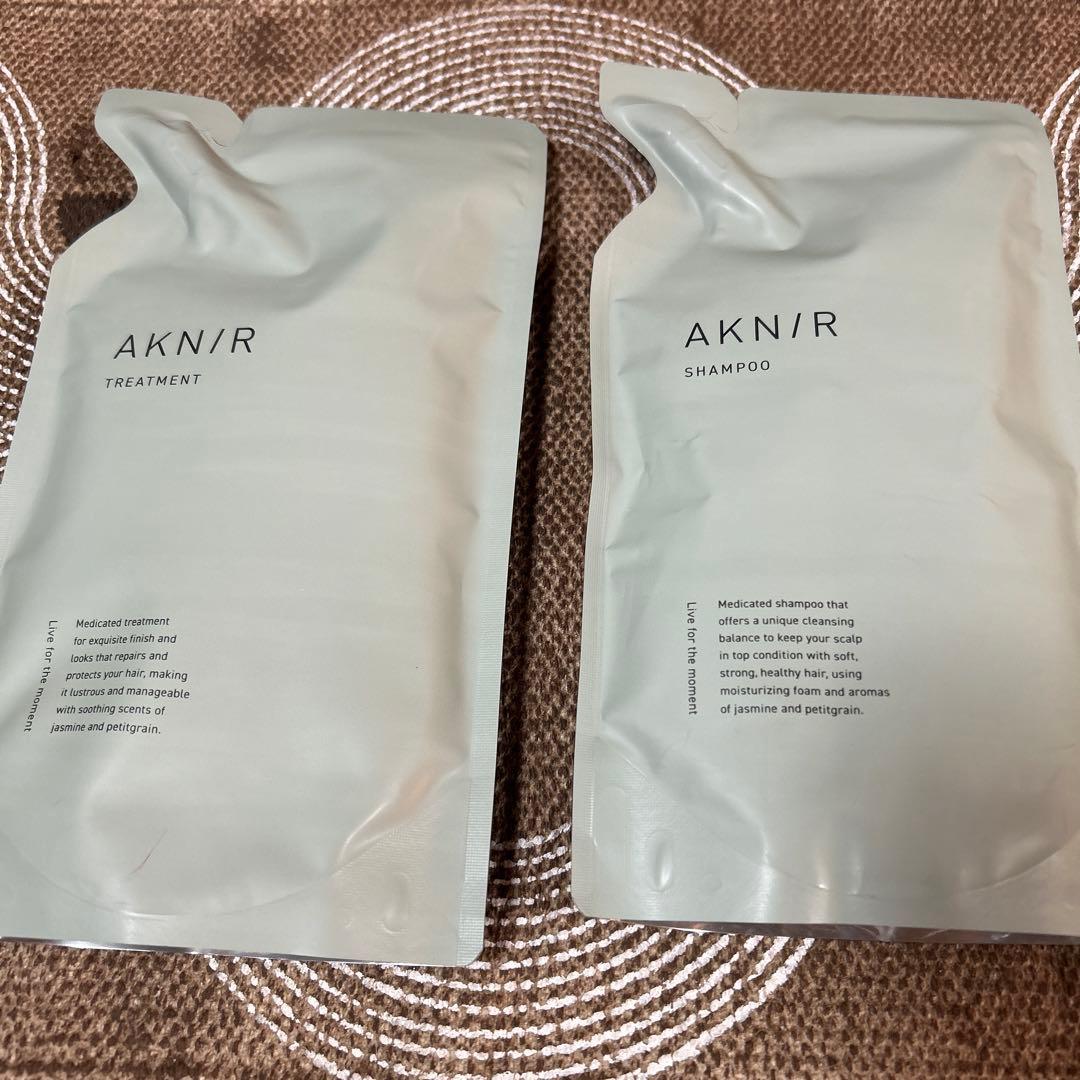 AKNIRシャンプー、トリートメント各二個セット（合計4点）