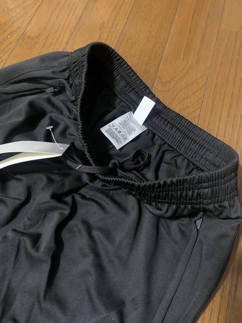 【新品】レアル・マドリード　トレーニングジャージ上下　Lサイズ
