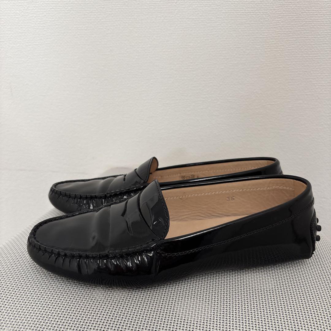TOD'S 黒 エナメルレザー ローファー