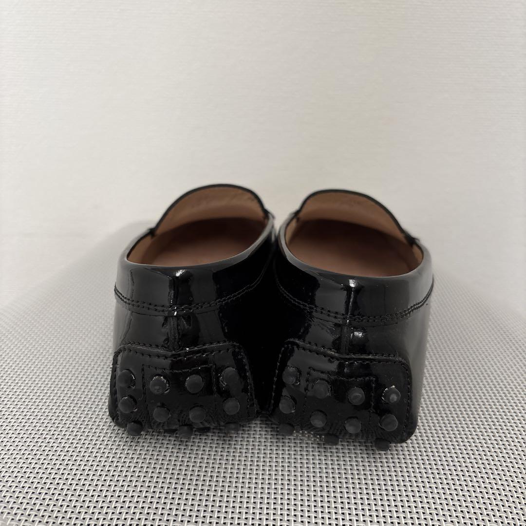 TOD'S 黒 エナメルレザー ローファー