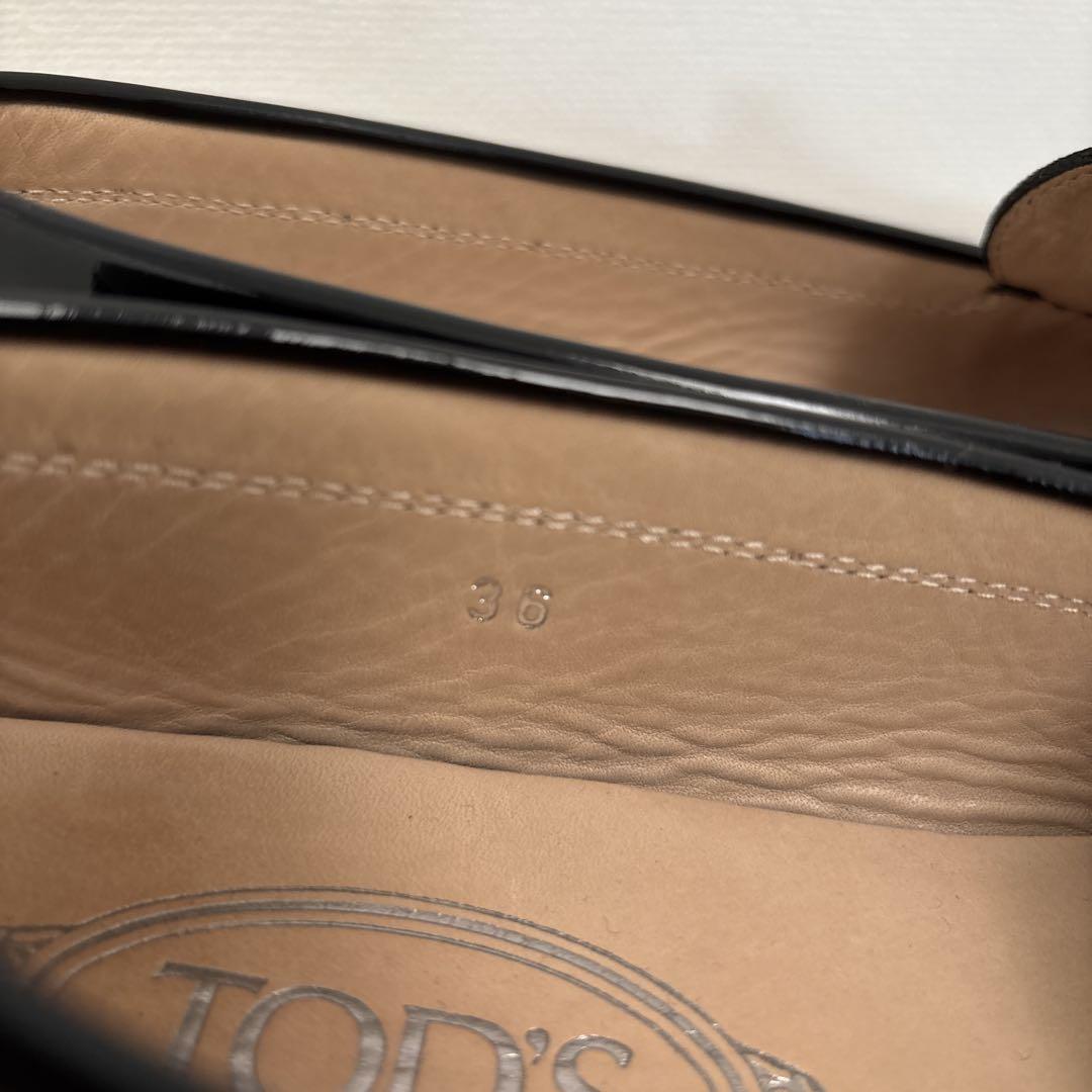TOD'S 黒 エナメルレザー ローファー